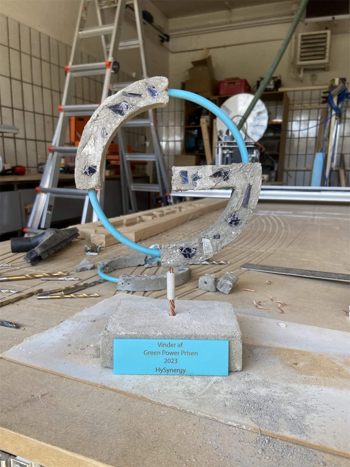 Green Power Prisen award on the workshop bench after assembly